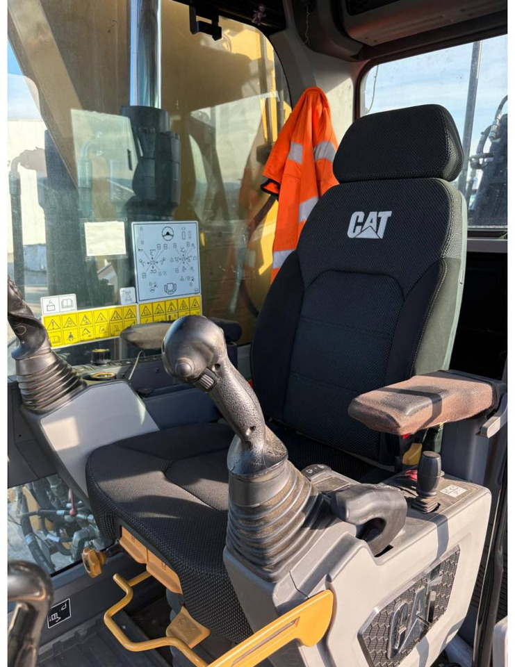Ratastel ekskavaator CAT MH3024: pilt 18