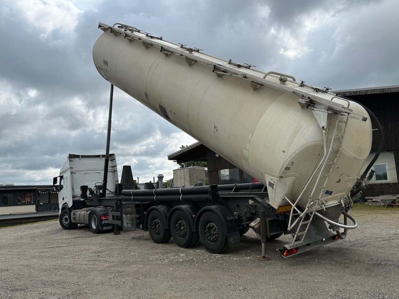 Spitzer SK 2760 CAL Kippsilo - Silo poolhaagis: pilt 4 Spitzer SK 2760 CAL Kippsilo - Silo poolhaagis: pilt 4