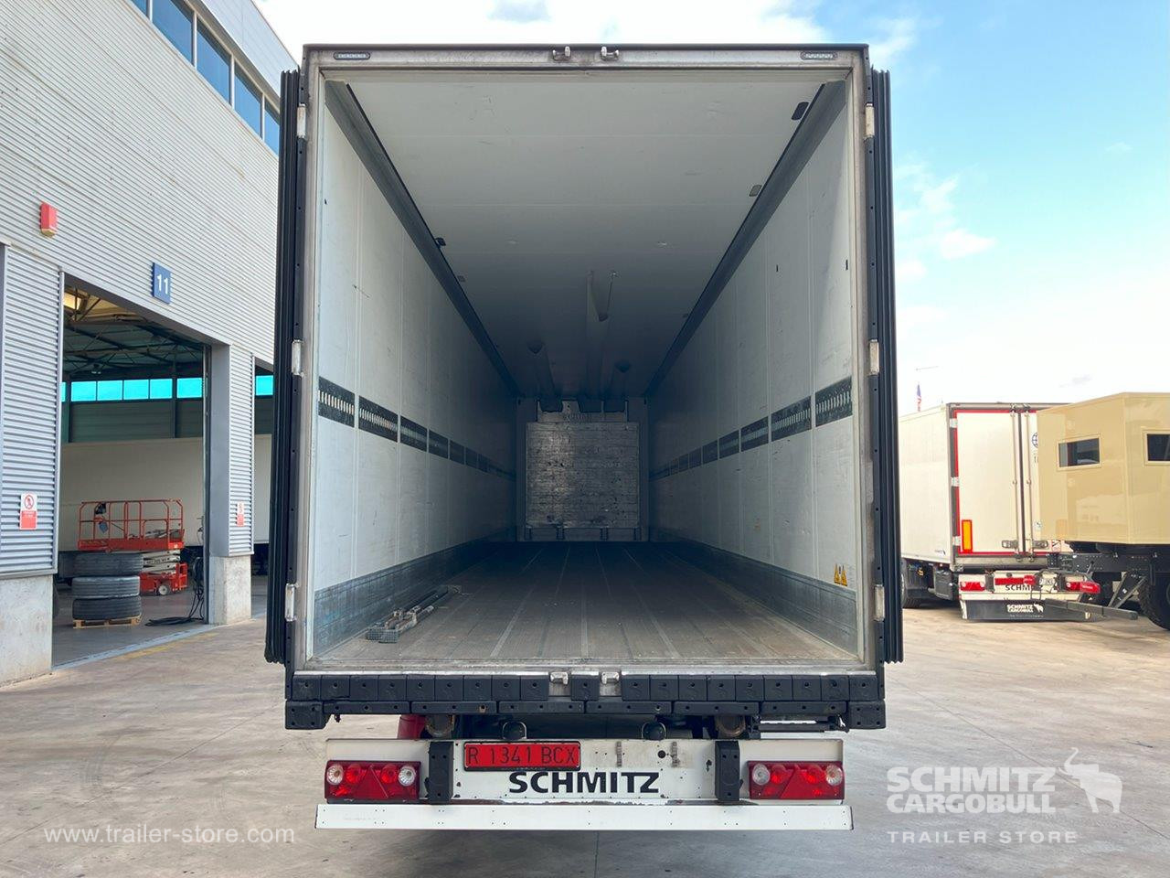 SCHMITZ Semiremolque Frigo Standard - Isotermiline poolhaagis: pilt 2 SCHMITZ Semiremolque Frigo Standard - Isotermiline poolhaagis: pilt 2
