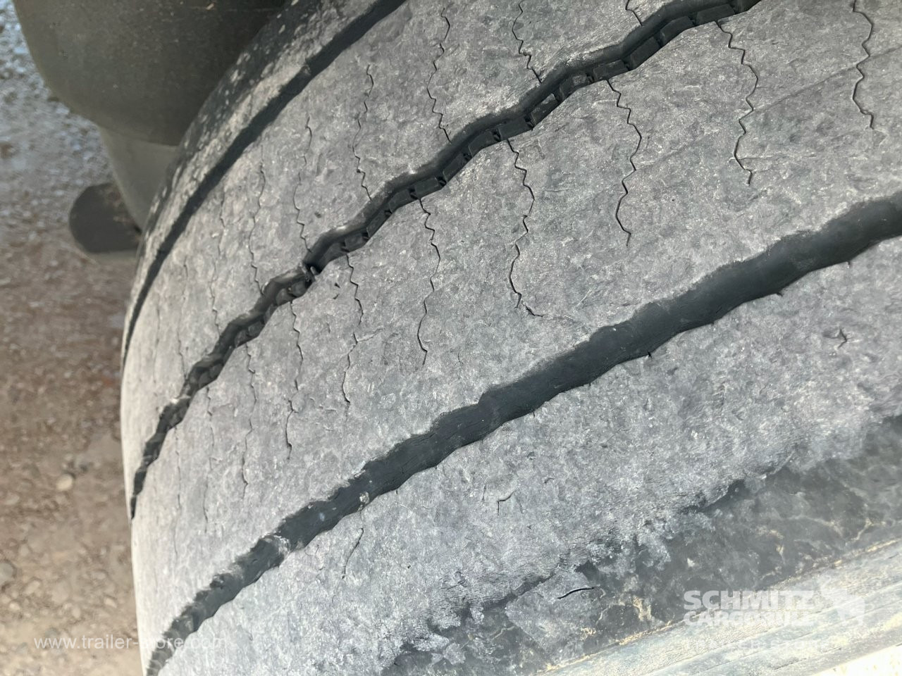 SCHMITZ Semiremolque Frigo Standard - Isotermiline poolhaagis: pilt 4 SCHMITZ Semiremolque Frigo Standard - Isotermiline poolhaagis: pilt 4