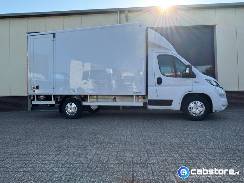 Fiat Ducato 2.3 Multijet 160 Pk Euro 6 - Bouwjaar 2021 - Handgeschakeld 6 speed - Airco - 3 zitplaatsen - Laadklep - Kasti veoauto: pilt 5 Fiat Ducato 2.3 Multijet 160 Pk Euro 6 - Bouwjaar 2021 - Handgeschakeld 6 speed - Airco - 3 zitplaatsen - Laadklep - Kasti veoauto: pilt 5