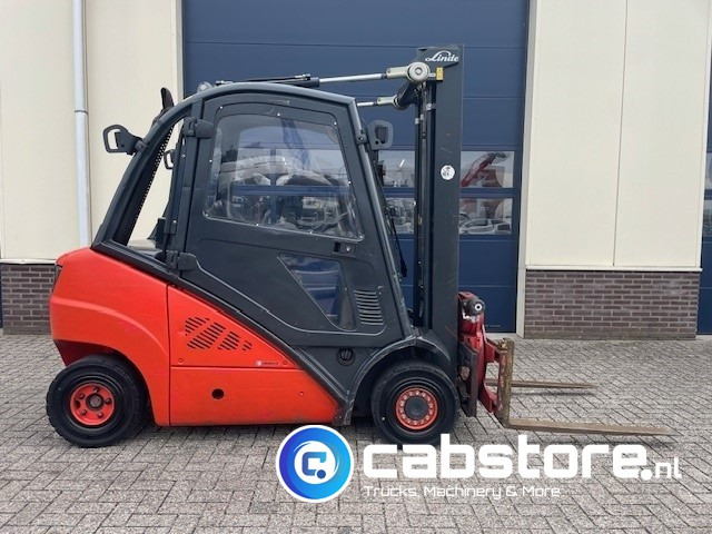 Linde H25D Forklift - Heftruck - Bouwjaar 2011 - Roterende vorkenklem - Freelift - Lifthoogte 480 cm - Diiseltõstuk: pilt 1 Linde H25D Forklift - Heftruck - Bouwjaar 2011 - Roterende vorkenklem - Freelift - Lifthoogte 480 cm - Diiseltõstuk: pilt 1