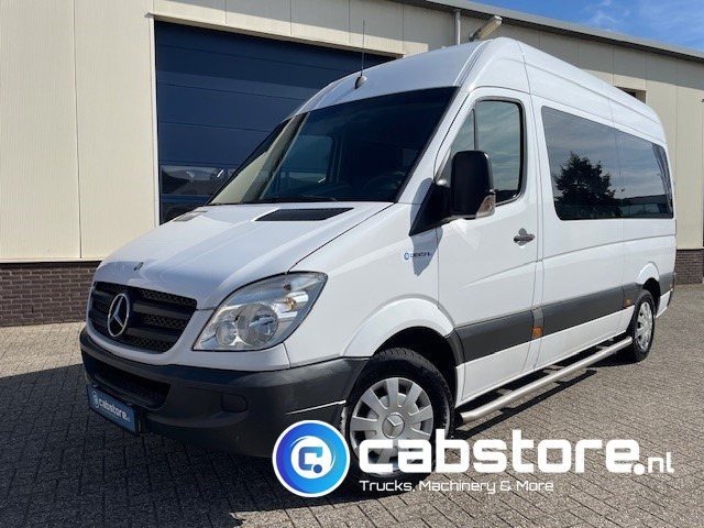 Mercedes-Benz SPRINTER 211 CDI - L2/H2- Automatische versnellingsbak - 9 Persoons - Bouwjaar 2009 - APK tot 17-01-2026 ! - Side bars - Privacy glas - Airco - Väikebuss, Mikrobuss: pilt 2 Mercedes-Benz SPRINTER 211 CDI - L2/H2- Automatische versnellingsbak - 9 Persoons - Bouwjaar 2009 - APK tot 17-01-2026 ! - Side bars - Privacy glas - Airco - Väikebuss, Mikrobuss: pilt 2