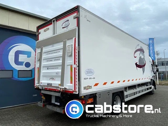 Renault D-19 Wide 4x2 Koelwagen D-19 Wide 4x2 Euro 6 Koelwagen - Kuhlkoffer - Frigo -Thermobox - Year 2015 - CHEREAU BOX - CARRIER Supra 850U - Külmutiga veoauto: pilt 4 Renault D-19 Wide 4x2 Koelwagen D-19 Wide 4x2 Euro 6 Koelwagen - Kuhlkoffer - Frigo -Thermobox - Year 2015 - CHEREAU BOX - CARRIER Supra 850U - Külmutiga veoauto: pilt 4