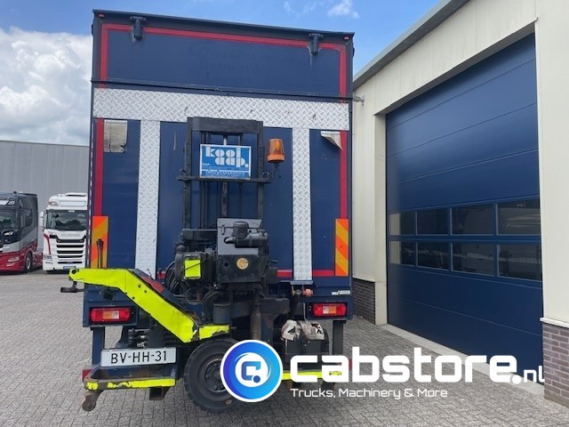 Volvo FM9 4X2R FAL9.0 RAD-A4 Volvo FM300 4x2 Euro 5 bakwagen - Schuifzeilen - Laadklep 2000 kg - Bouwjaar 2008 - Kooi-Aap heftruck - Tarbesõiduk furgoon: pilt 4 Volvo FM9 4X2R FAL9.0 RAD-A4 Volvo FM300 4x2 Euro 5 bakwagen - Schuifzeilen - Laadklep 2000 kg - Bouwjaar 2008 - Kooi-Aap heftruck - Tarbesõiduk furgoon: pilt 4