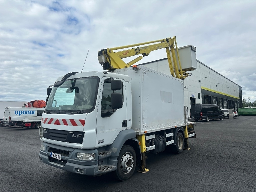 DAF 55.180 henkilönostin - Kraanaga veoauto: pilt 1 DAF 55.180 henkilönostin - Kraanaga veoauto: pilt 1