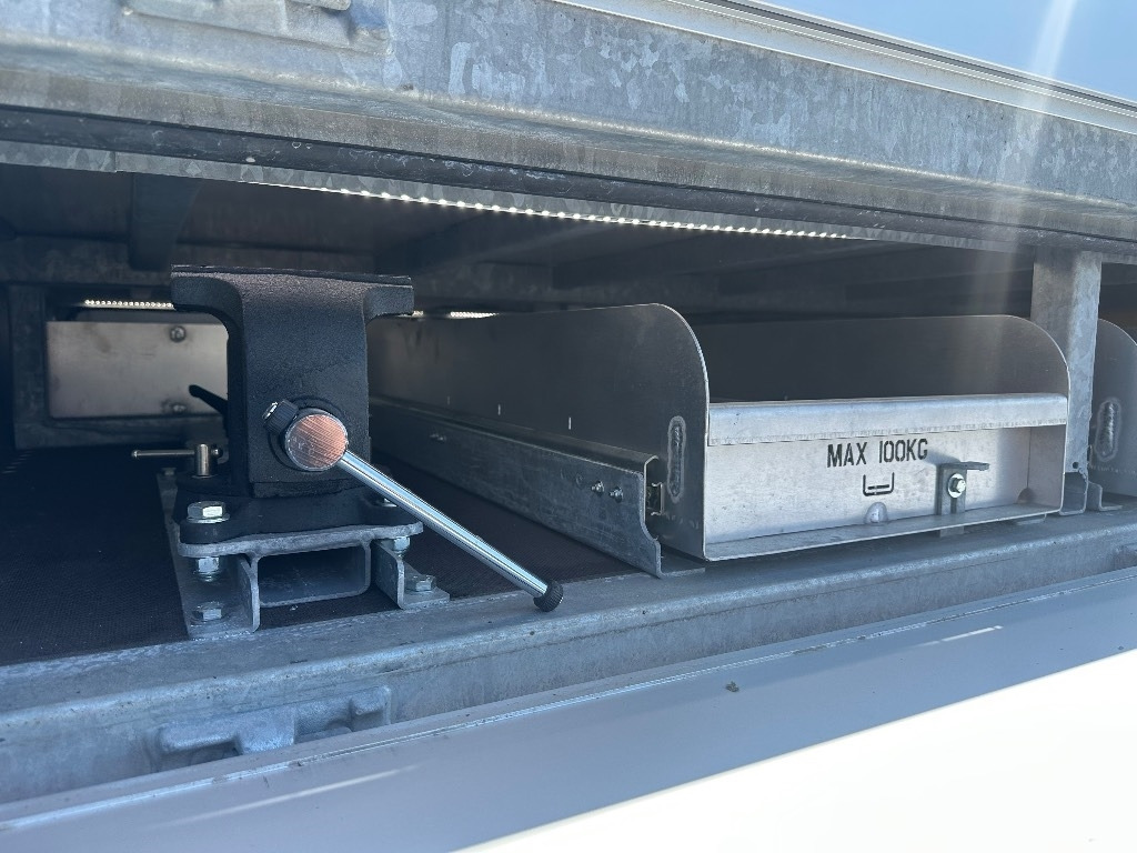 Uus Kraanaga veoauto Iveco Eurocargo ML150E28 4x4 sähkölaitos varustein: pilt 11
