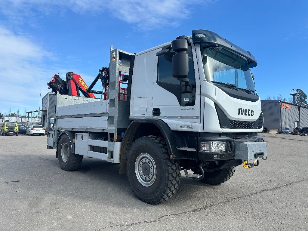 Iveco Eurocargo ML150E28 4x4 sähkölaitos varustein - Kraanaga veoauto: pilt 3 Iveco Eurocargo ML150E28 4x4 sähkölaitos varustein - Kraanaga veoauto: pilt 3