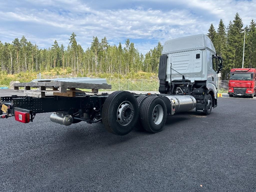 Iveco S-Way AS26S50 NP 2xLNG 6x2*4 - Kabiinišassiiga veoauto: pilt 4 Iveco S-Way AS26S50 NP 2xLNG 6x2*4 - Kabiinišassiiga veoauto: pilt 4