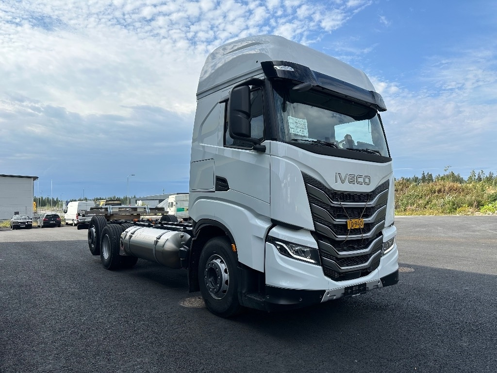 Iveco S-Way AS26S50 NP 2xLNG 6x2*4 - Kabiinišassiiga veoauto: pilt 3 Iveco S-Way AS26S50 NP 2xLNG 6x2*4 - Kabiinišassiiga veoauto: pilt 3