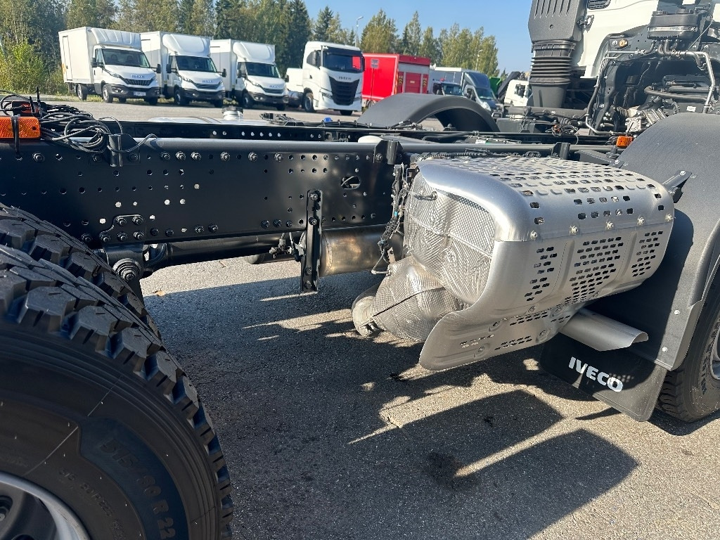 Uus Kabiinišassiiga veoauto Iveco T-Way 410T510 8x4: pilt 9