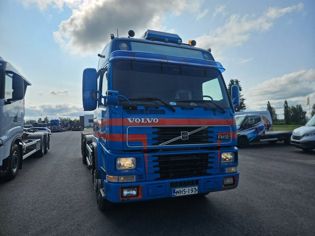 Volvo FM12 420 8x2 - Nöörtõstukiga veoauto: pilt 2 Volvo FM12 420 8x2 - Nöörtõstukiga veoauto: pilt 2