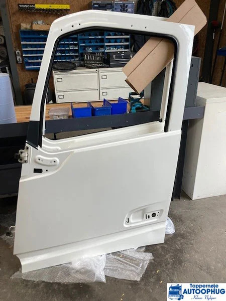 Volvo FH4 dør / door P/N: 82183078 - Pealisehitus ja välispind - Veoauto: pilt 3 Volvo FH4 dør / door P/N: 82183078 - Pealisehitus ja välispind - Veoauto: pilt 3