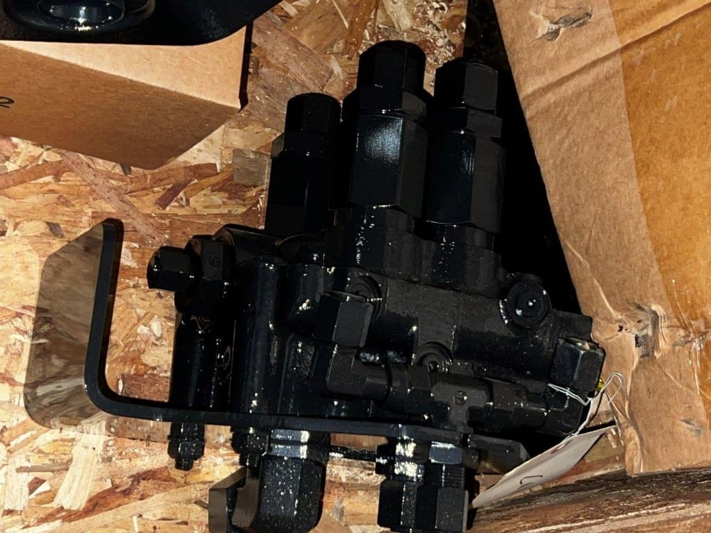 CNH Hydraulic drive - CNH - MG18 - Raam/ Konstruktsioon - Põllutööseade: pilt 5 CNH Hydraulic drive - CNH - MG18 - Raam/ Konstruktsioon - Põllutööseade: pilt 5