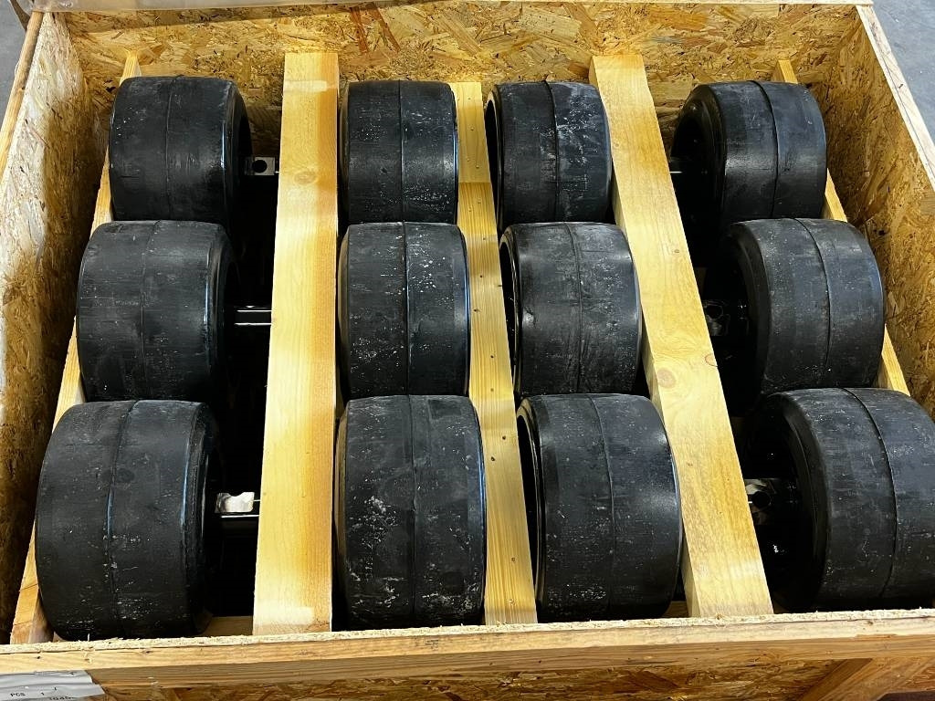 CNH Track rollers for tracks - CNH - Quadtrac/Steiger - Rehv - Põllutööseade: pilt 2 CNH Track rollers for tracks - CNH - Quadtrac/Steiger - Rehv - Põllutööseade: pilt 2