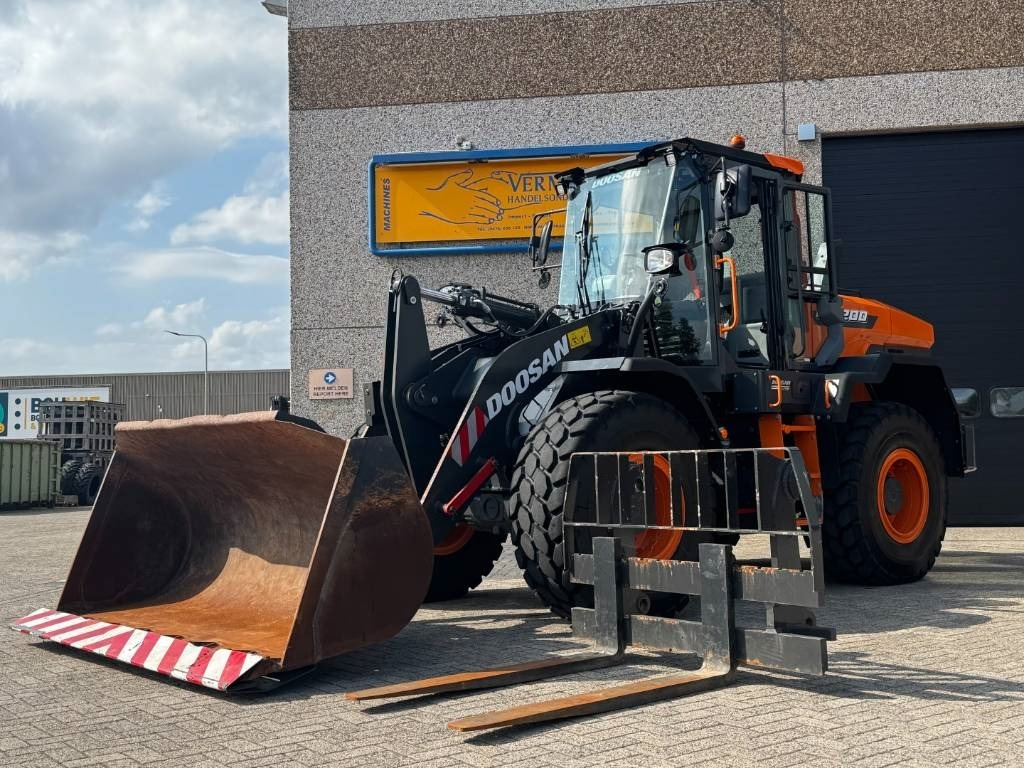 Doosan DEVELON / DOOSAN DL200-7, central lubrication, 202 - Kompaktlaadur: pilt 1 Doosan DEVELON / DOOSAN DL200-7, central lubrication, 202 - Kompaktlaadur: pilt 1