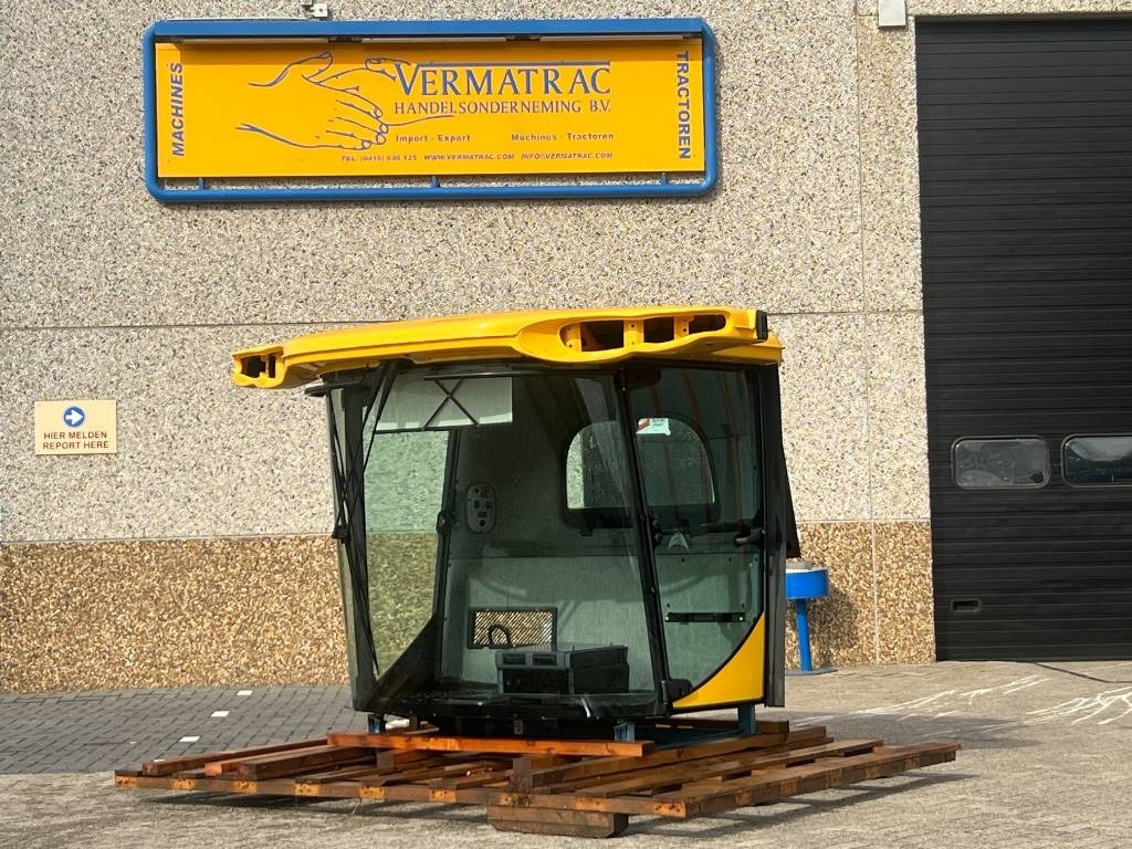 New Holland Cabine - New Holland CR8070, CR8080, CR9070, CR908 - Koristusmasina lisad: pilt 1 New Holland Cabine - New Holland CR8070, CR8080, CR9070, CR908 - Koristusmasina lisad: pilt 1