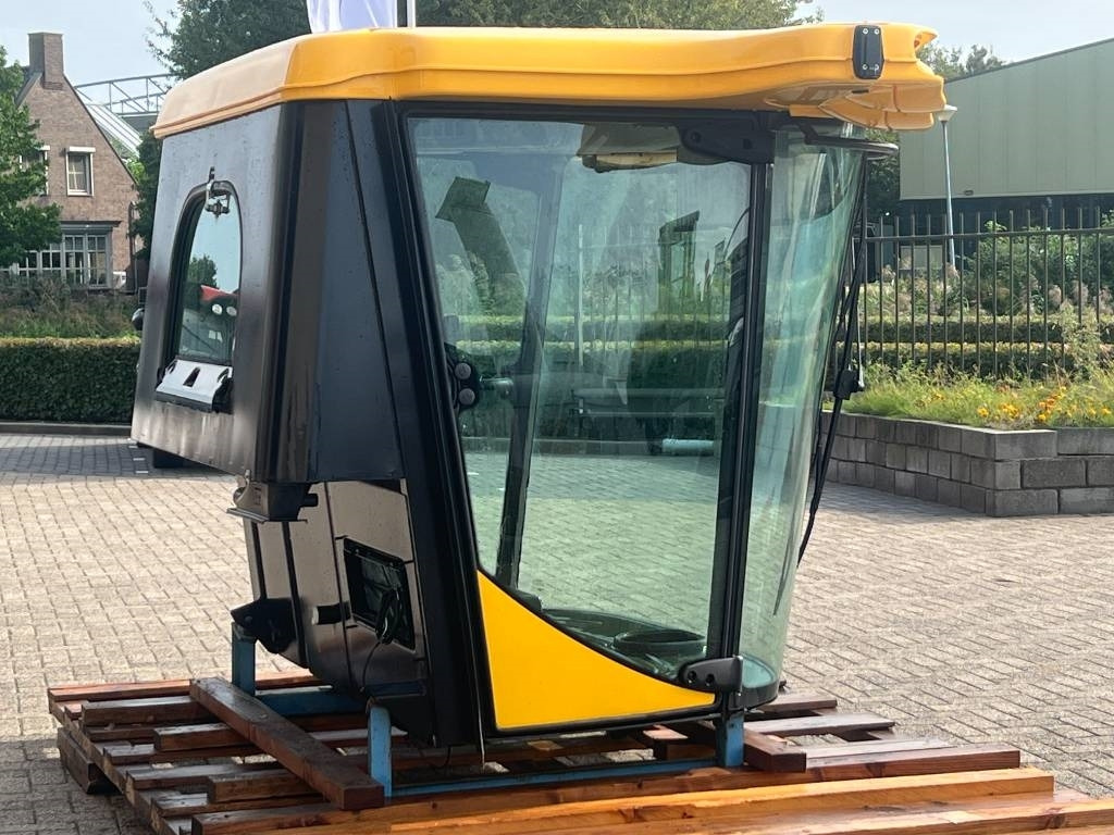 New Holland Cabine - New Holland CR8070, CR8080, CR9070, CR908 - Koristusmasina lisad: pilt 5 New Holland Cabine - New Holland CR8070, CR8080, CR9070, CR908 - Koristusmasina lisad: pilt 5