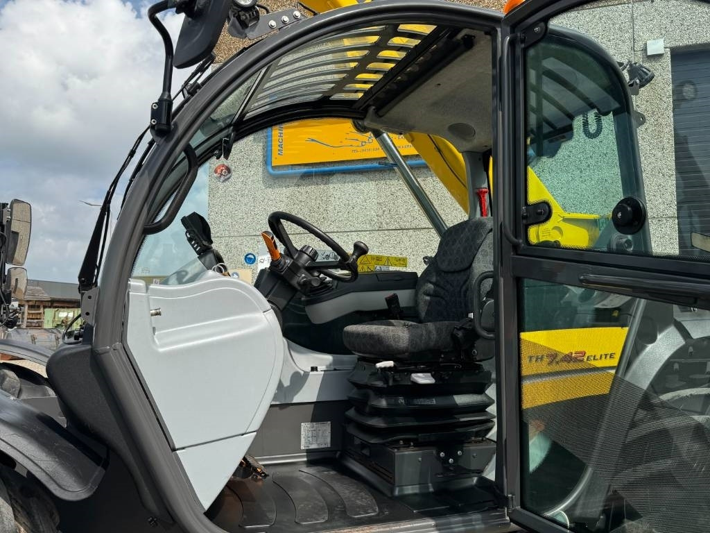 Teleskooplaadur New Holland TH7.42, airco, 1951 hours!: pilt 13