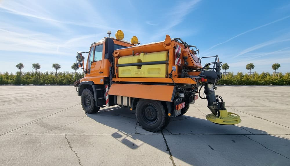 MERCEDES-BENZ Unimog U300 - Kommunaal-/ Erisõiduk: pilt 2 MERCEDES-BENZ Unimog U300 - Kommunaal-/ Erisõiduk: pilt 2