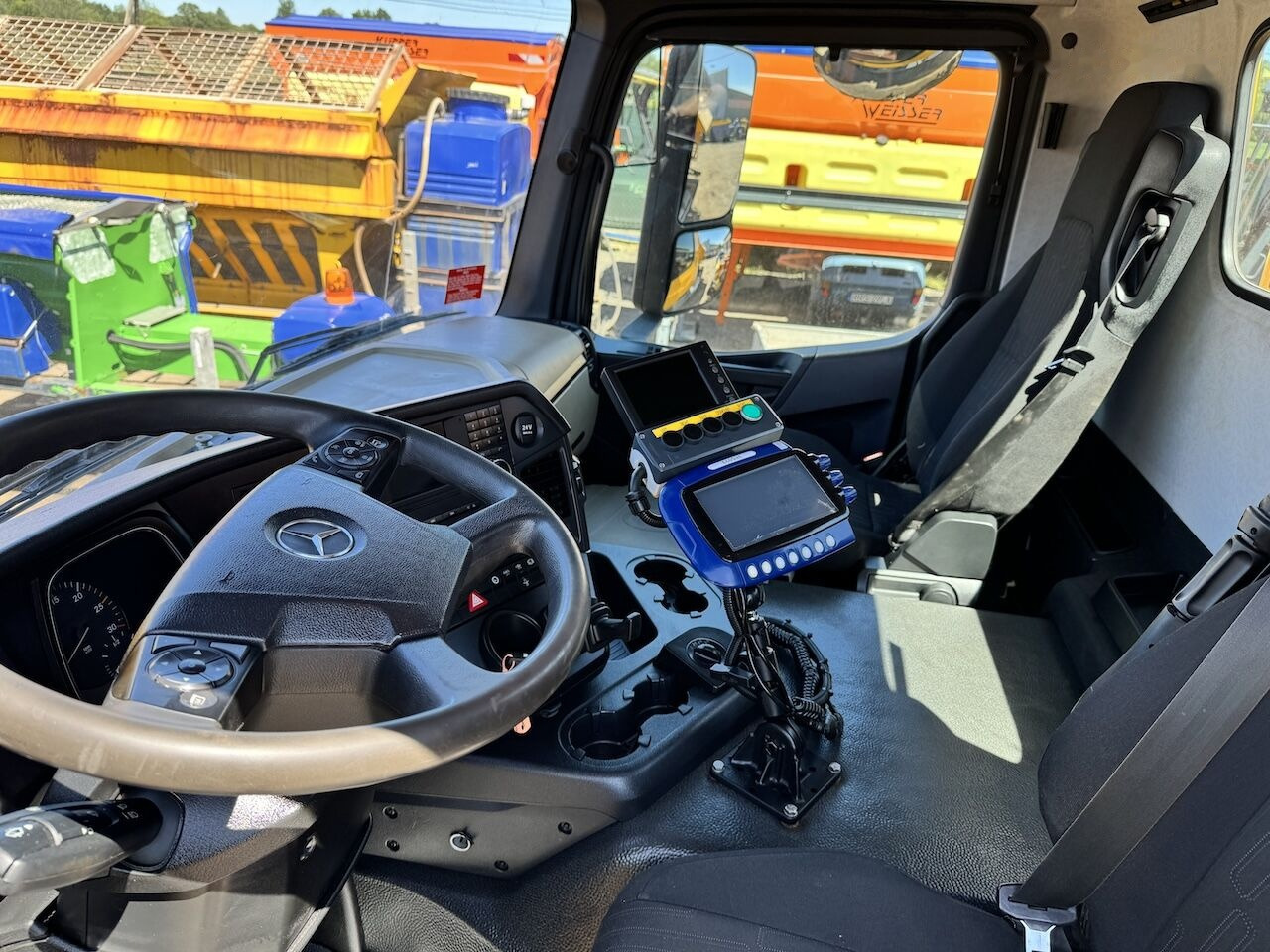 Kommunaal-/ Erisõiduk, Veoauto Mercedes-Benz 1824: pilt 6 Kommunaal-/ Erisõiduk, Veoauto Mercedes-Benz 1824: pilt 6