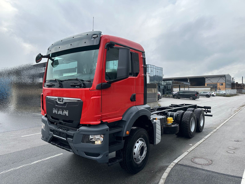 MAN TGS 33.400 6X4 BB CH - Kabiinišassiiga veoauto: pilt 2 MAN TGS 33.400 6X4 BB CH - Kabiinišassiiga veoauto: pilt 2