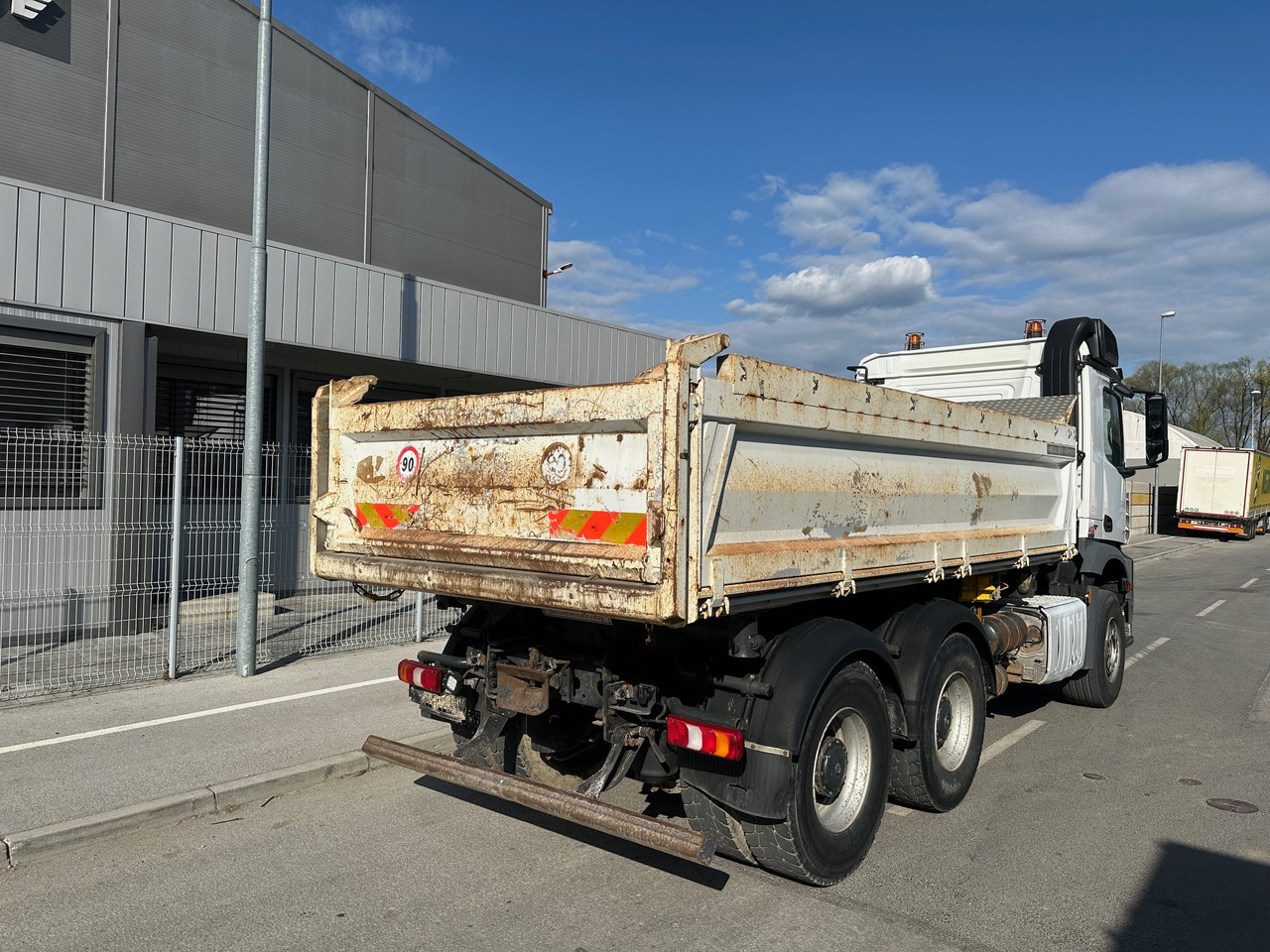 MERCEDES-BENZ Arocs 26.40 bordmatic Meiller - Kallurauto: pilt 3 MERCEDES-BENZ Arocs 26.40 bordmatic Meiller - Kallurauto: pilt 3