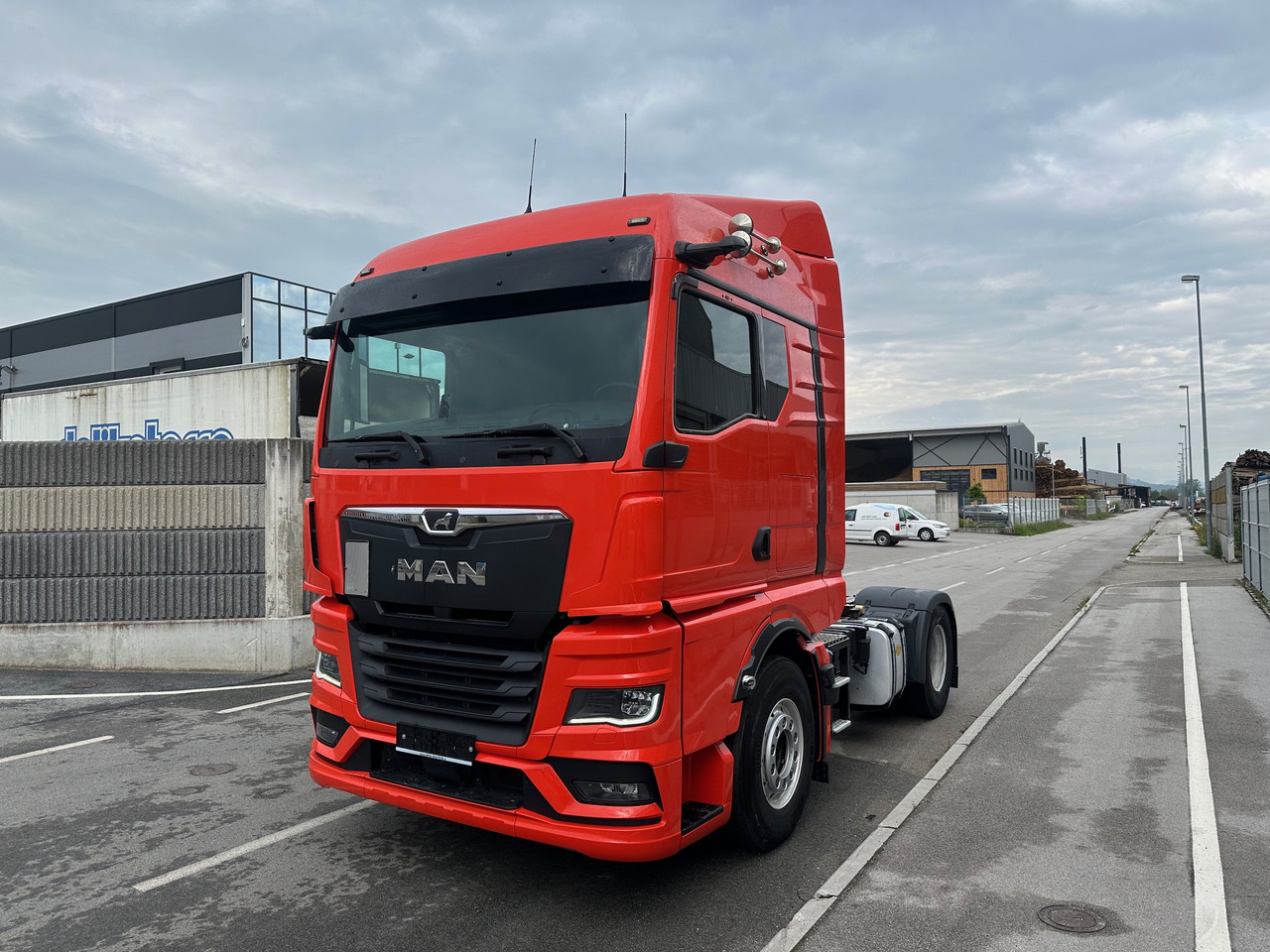 MAN TGX 18.520 4X2 LL Intarder Hydravlika ALU led TV - Sadulveok: pilt 2 MAN TGX 18.520 4X2 LL Intarder Hydravlika ALU led TV - Sadulveok: pilt 2