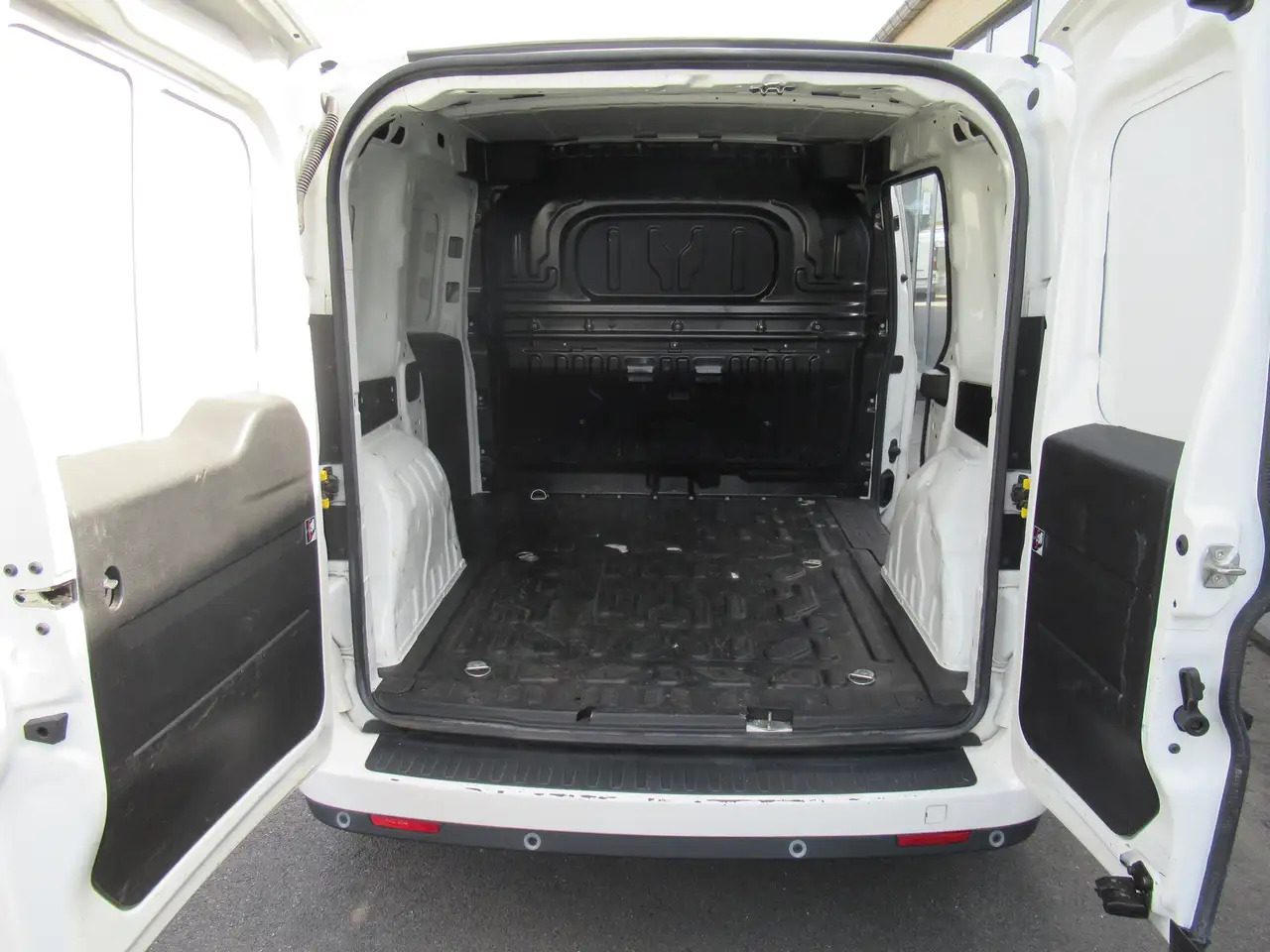 Fiat Doblo CLIM AUTO, NAVI, CRUISE 10500€+TVA/BTW - Väike kaubik: pilt 5 Fiat Doblo CLIM AUTO, NAVI, CRUISE 10500€+TVA/BTW - Väike kaubik: pilt 5
