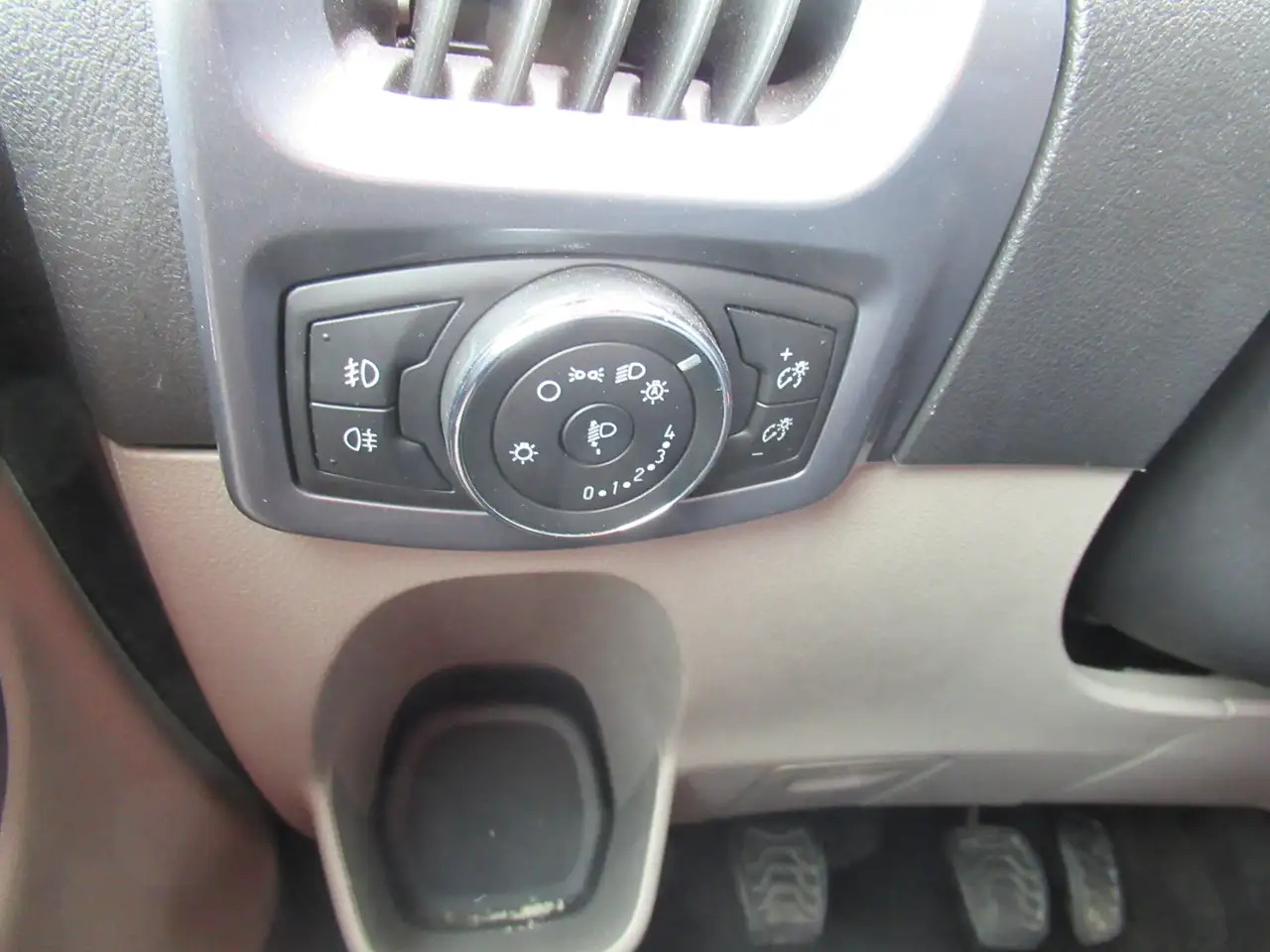 Mikrobuss Ford Tourneo Custom 2.0 TDCi L2H1: pilt 15
