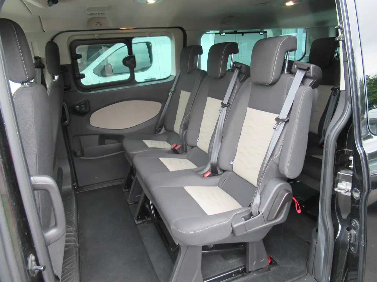 Mikrobuss Ford Tourneo Custom 2.0 TDCi L2H1: pilt 7