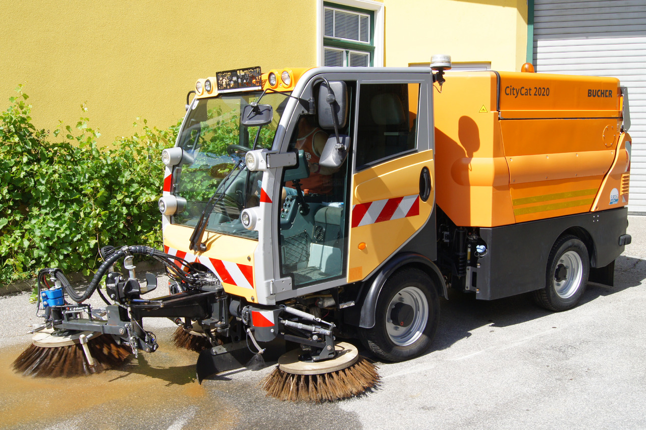 BUCHER BUCHER CityCat 2020 XL/Euro 6/L + R Kehrmaschine/Frontbesen - Tänavapühkimismasin: pilt 2 BUCHER BUCHER CityCat 2020 XL/Euro 6/L + R Kehrmaschine/Frontbesen - Tänavapühkimismasin: pilt 2