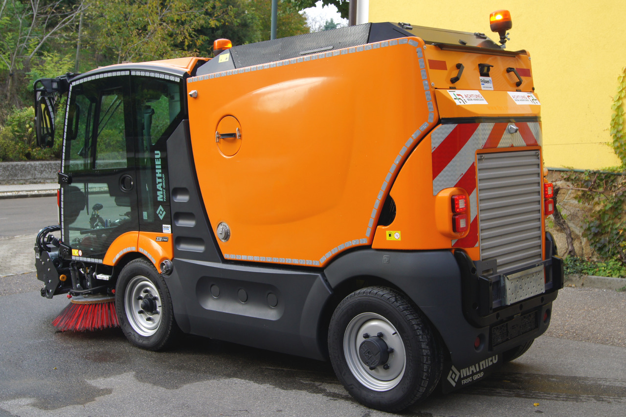 MATHIEU Azura Flex MC210 3-rd brush / EURO 6 / TÜV - Tänavapühkimismasin: pilt 5 MATHIEU Azura Flex MC210 3-rd brush / EURO 6 / TÜV - Tänavapühkimismasin: pilt 5