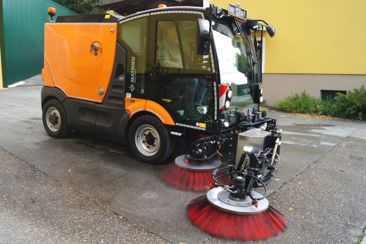 MATHIEU Azura Flex MC210 3-rd brush / EURO 6 / TÜV - Tänavapühkimismasin: pilt 2 MATHIEU Azura Flex MC210 3-rd brush / EURO 6 / TÜV - Tänavapühkimismasin: pilt 2