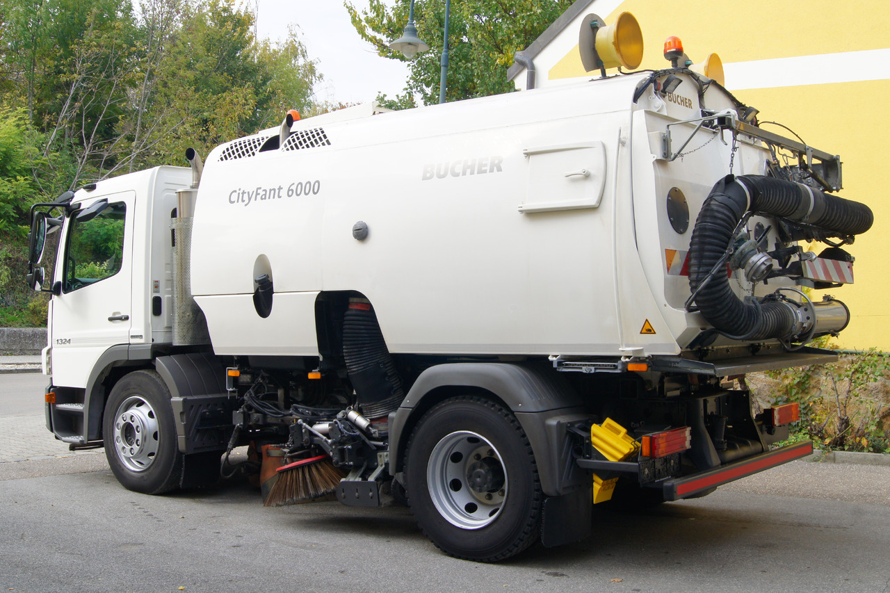 MERCEDES-BENZ ATEGO 1324 / BUCHER CityFant 6000 TWIN, beidseitig + Heck, Aufbaumotor - Tänavapühkimismasin: pilt 4 MERCEDES-BENZ ATEGO 1324 / BUCHER CityFant 6000 TWIN, beidseitig + Heck, Aufbaumotor - Tänavapühkimismasin: pilt 4