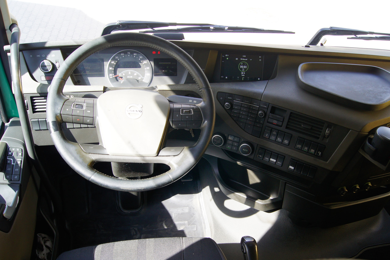 Interior photo 2: Sadulveok Volvo FH 500/Hydraulik/Retarder/Spoiler/422tkm/TÜV/E6