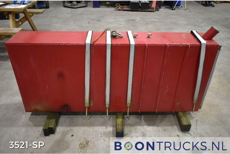 Onbekend HYDRAULIEKTANK | L 30 x W 183 x H 77 cm * ca 400 L - Hüdrauliline paak: pilt 1 Onbekend HYDRAULIEKTANK | L 30 x W 183 x H 77 cm * ca 400 L - Hüdrauliline paak: pilt 1