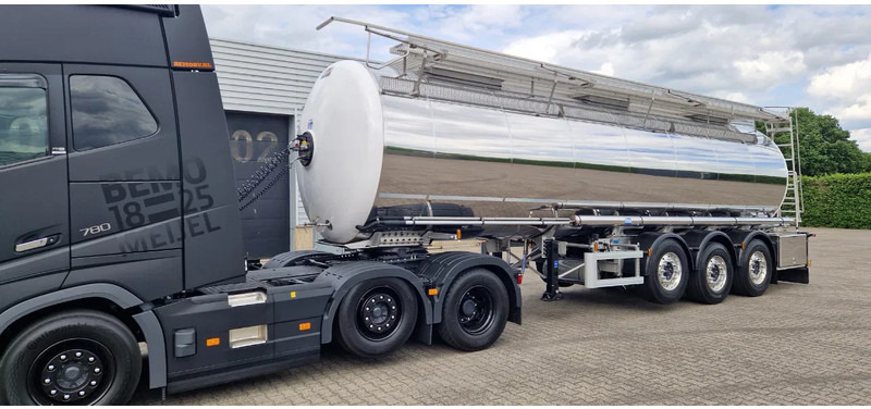 Magyar 32000 liter levensmiddelen tankoplegger NEW/NIEUW/NEU - Tsistern poolhaagis: pilt 1 Magyar 32000 liter levensmiddelen tankoplegger NEW/NIEUW/NEU - Tsistern poolhaagis: pilt 1