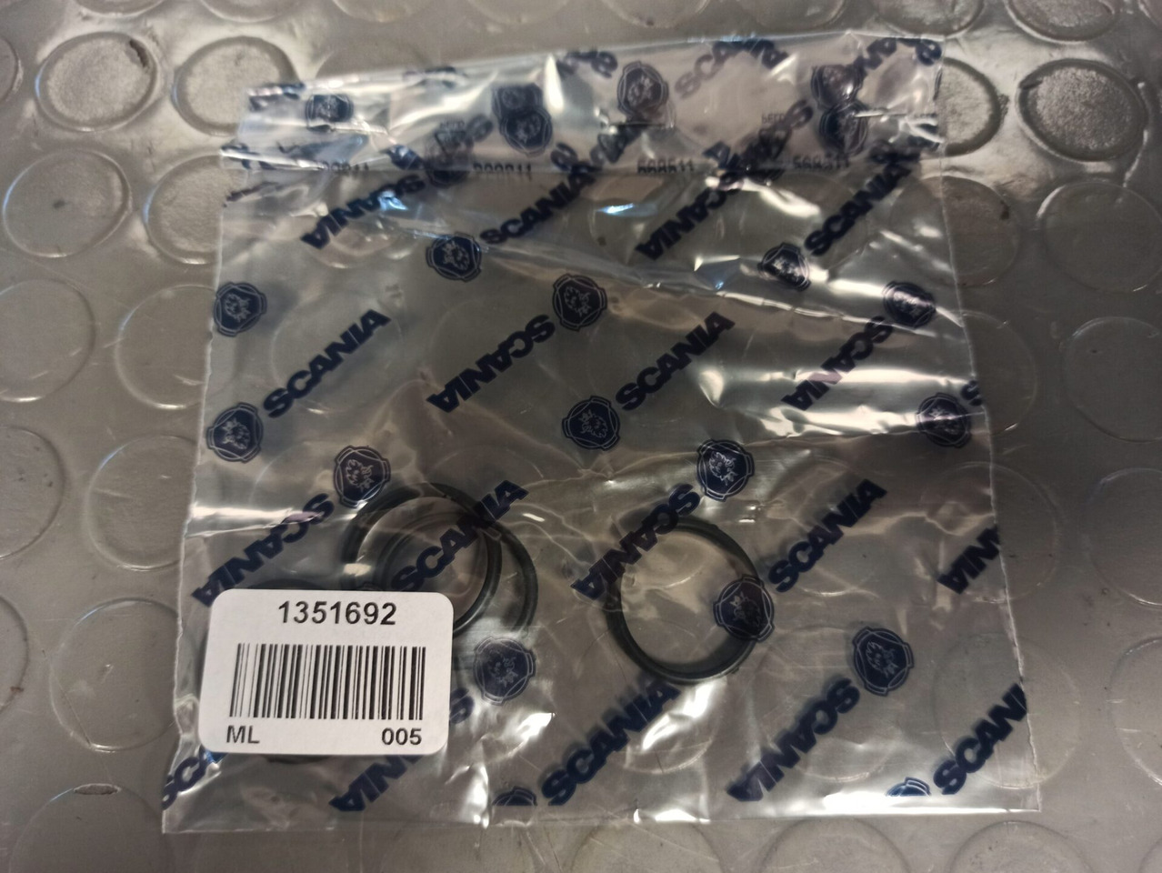 SCANIA O-RING 1351692 - Kolvid/ Rõngad/ Puksid - Veoauto: pilt 1 SCANIA O-RING 1351692 - Kolvid/ Rõngad/ Puksid - Veoauto: pilt 1