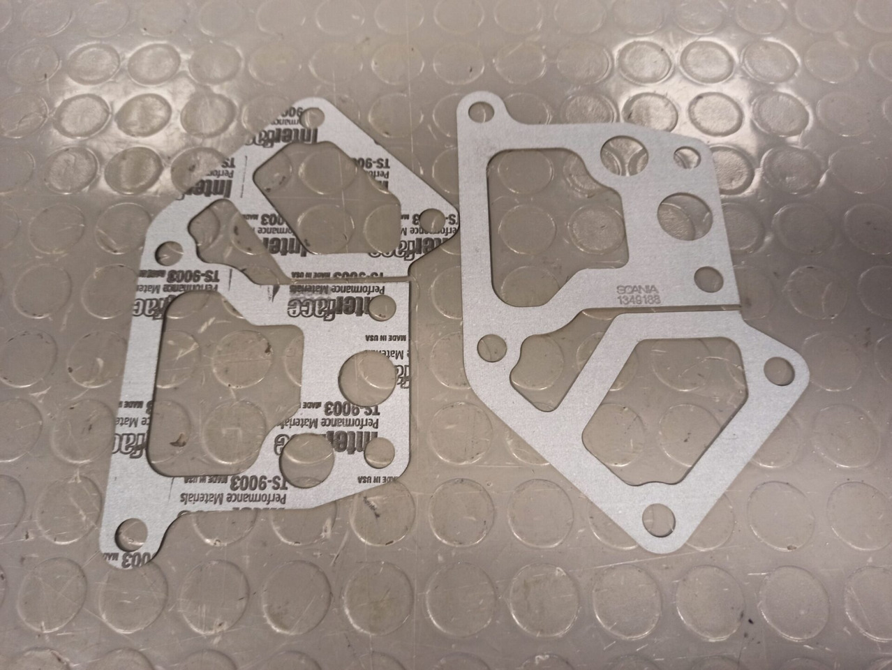 SCANIA OIL COOLER GASKET - 1349188 - Õlijahuti - Veoauto: pilt 1 SCANIA OIL COOLER GASKET - 1349188 - Õlijahuti - Veoauto: pilt 1