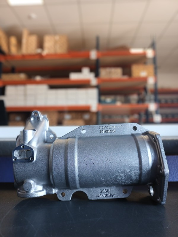 SCANIA OIL COOLER HOUSING - 1450158 - Õlijahuti - Veoauto: pilt 1 SCANIA OIL COOLER HOUSING - 1450158 - Õlijahuti - Veoauto: pilt 1
