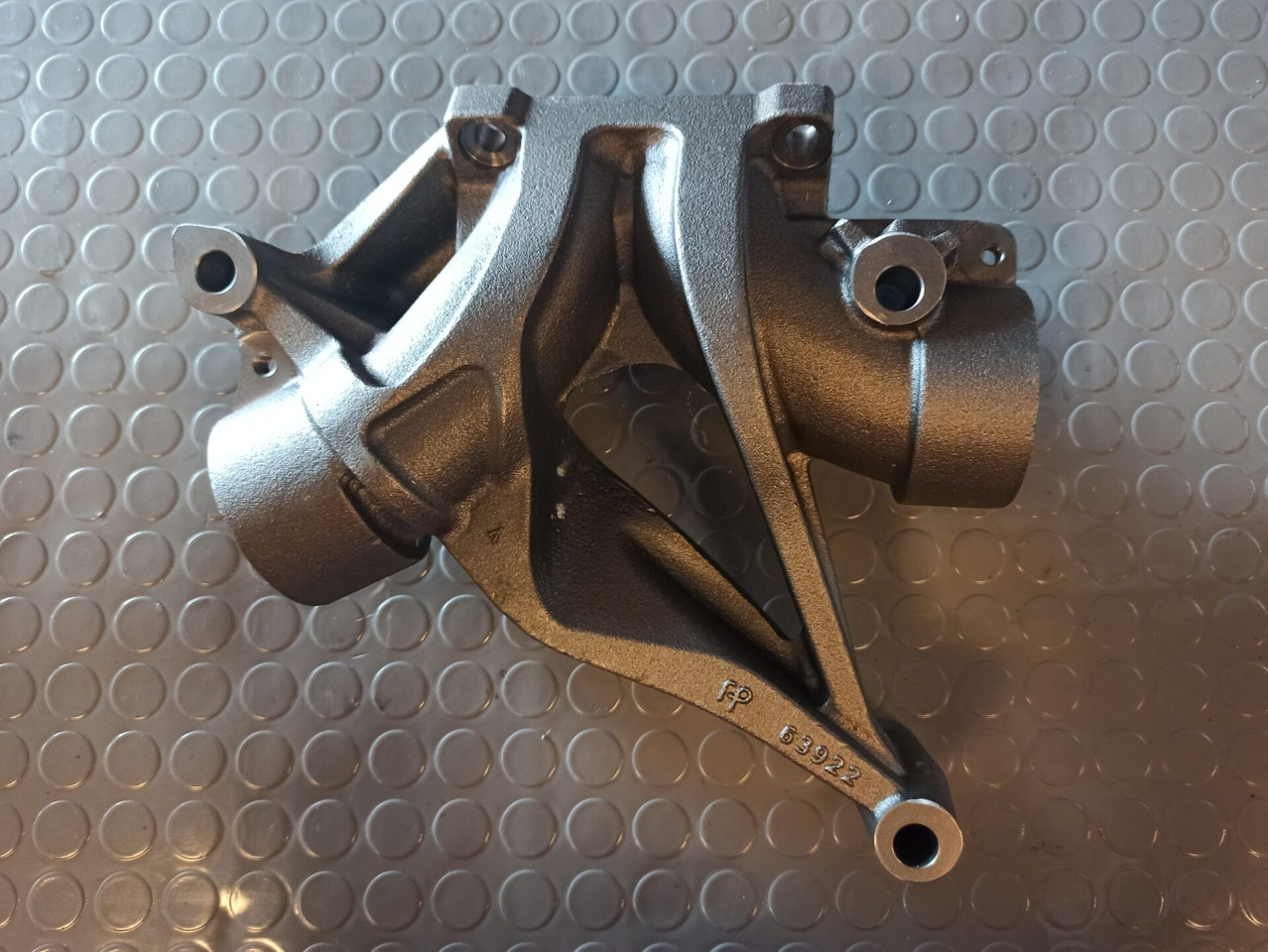 SCANIA TURBO MANIFOLD 63922, 1850826, 2138390 - Mootor ja varuosad - Veoauto: pilt 1 SCANIA TURBO MANIFOLD 63922, 1850826, 2138390 - Mootor ja varuosad - Veoauto: pilt 1