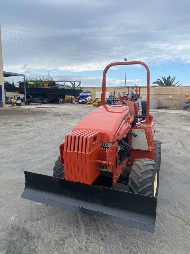 Ditch-Witch RT45 - Kraavikaevamismasin: pilt 3 Ditch-Witch RT45 - Kraavikaevamismasin: pilt 3