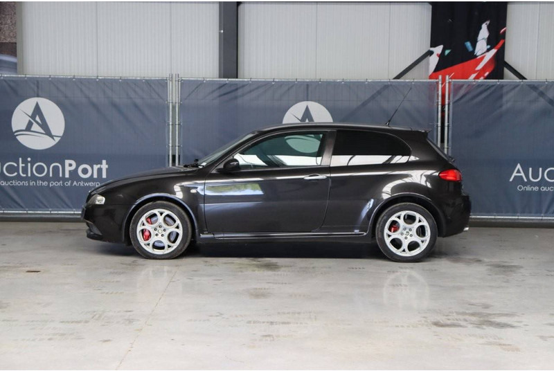 Alfa Romeo 147 3.2i V6 24v GTA - Sedaan: pilt 2 Alfa Romeo 147 3.2i V6 24v GTA - Sedaan: pilt 2