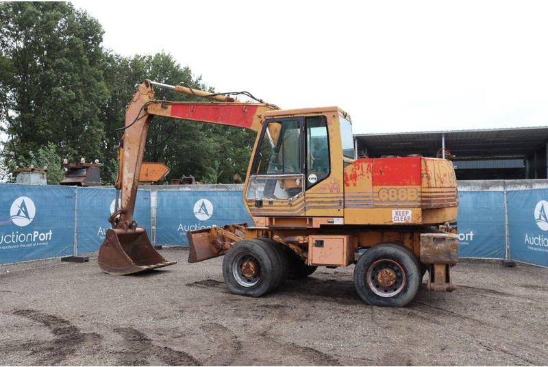Case 688B-P - Ratastel ekskavaator: pilt 3 Case 688B-P - Ratastel ekskavaator: pilt 3