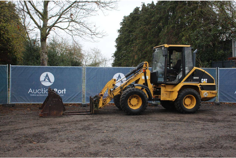 Caterpillar 908 - Rataslaadur: pilt 1 Caterpillar 908 - Rataslaadur: pilt 1