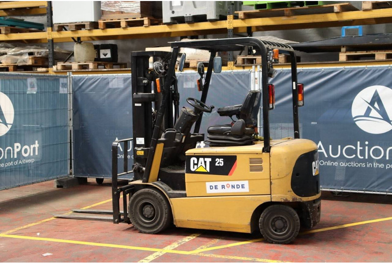 Caterpillar EP25K-PAC - Elektritõstuk: pilt 3 Caterpillar EP25K-PAC - Elektritõstuk: pilt 3