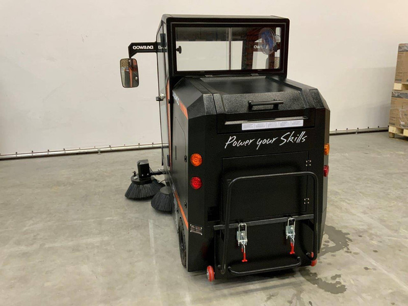 Daewoo DAS100 - Tänavapühkimismasin: pilt 5 Daewoo DAS100 - Tänavapühkimismasin: pilt 5