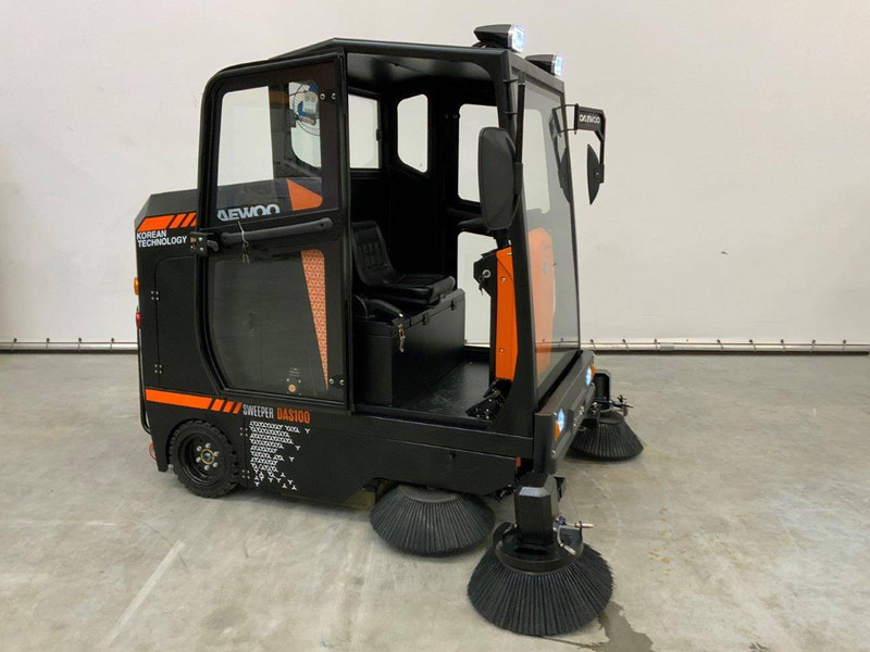 Daewoo DAS100 - Tänavapühkimismasin: pilt 1 Daewoo DAS100 - Tänavapühkimismasin: pilt 1