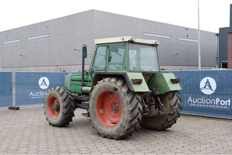 Fendt Favorit 612 LSA E - Traktor: pilt 4 Fendt Favorit 612 LSA E - Traktor: pilt 4